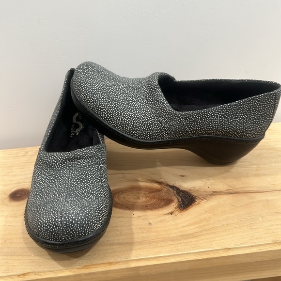 Soft walk clogs - Picture 3 of 3